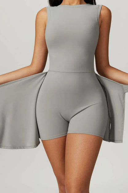 Céleste – Vestido de Cuello Alto con Pantalones Cortos Integrados
