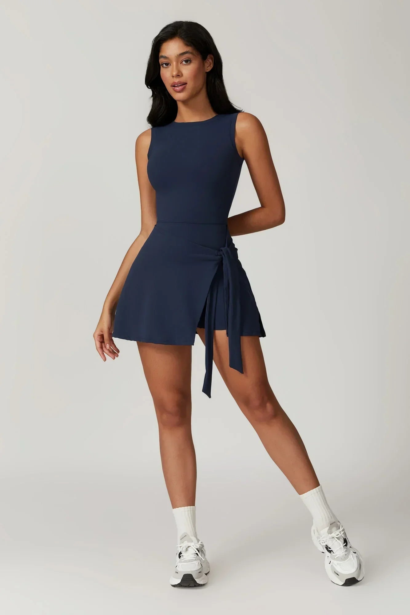 Céleste – Vestido de Cuello Alto con Pantalones Cortos Integrados