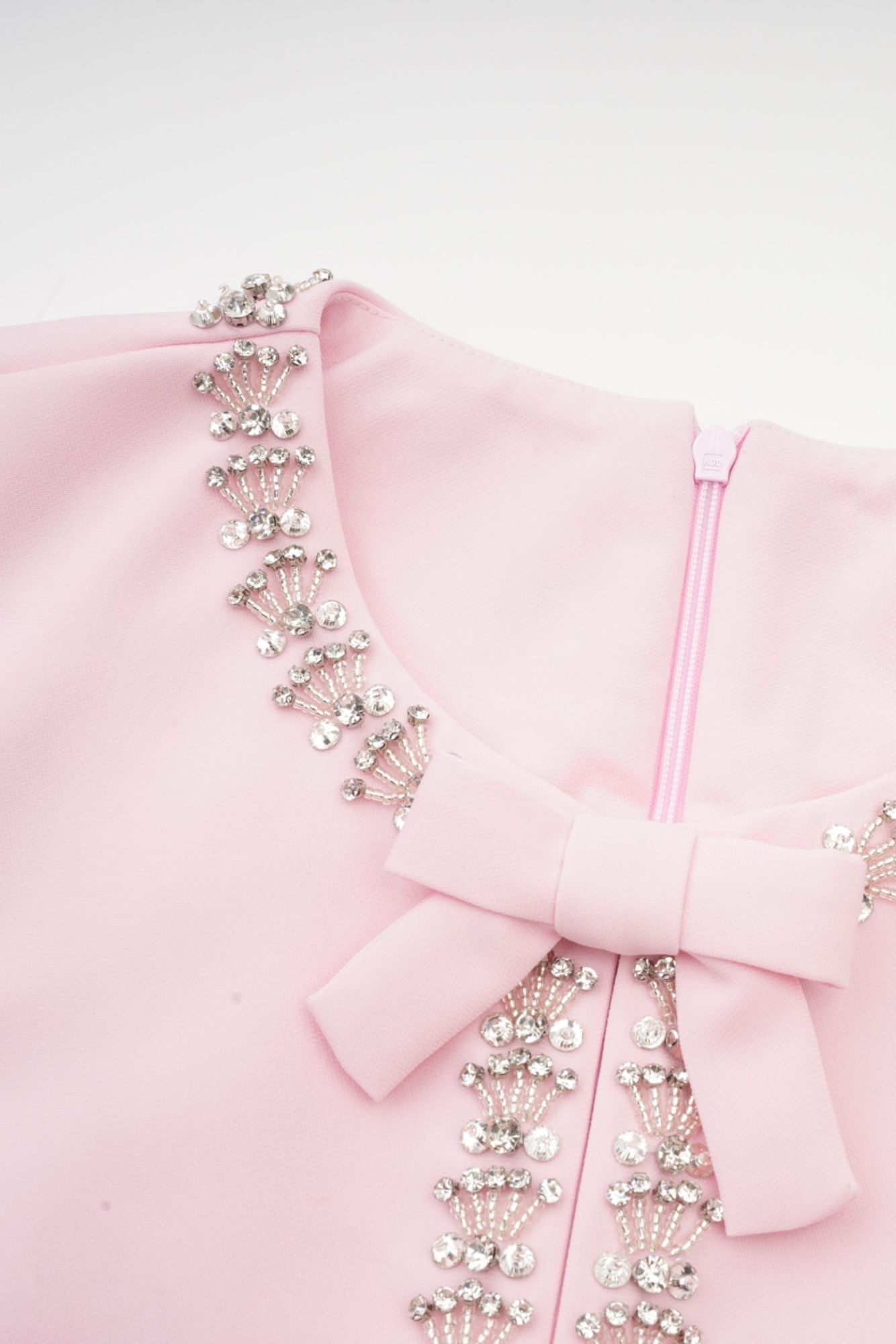 Linda Vestido Midi Acampanado con Lazo de Cristal