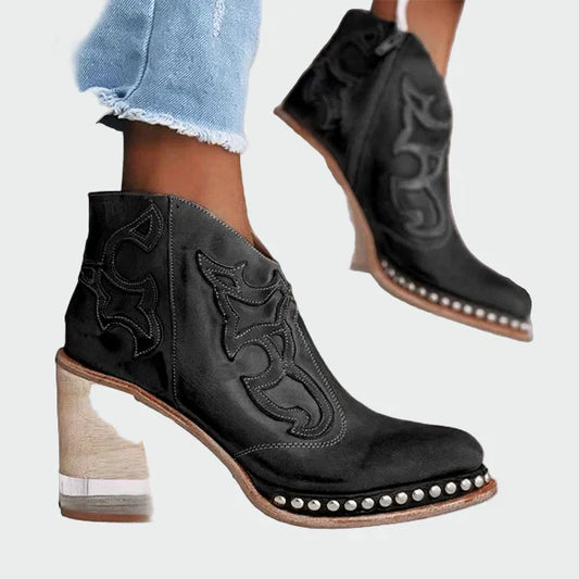 Botas de piel bordadas