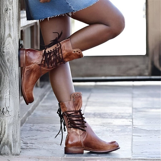 Botas de mujer con tachuelas, cordones y tacón bajo, acabado vintage