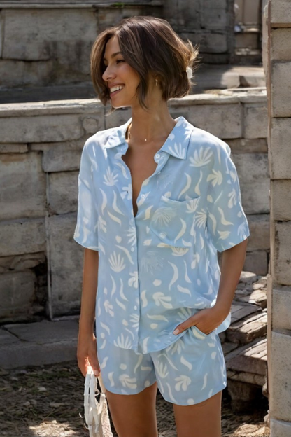 RAVELLE – CONJUNTO DE CAMISA Y PANTALONES CORTOS CON COLLAR CAÍDO TENDENCIA