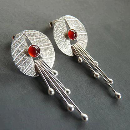 Pevena – Pendientes colgantes con acento rojo