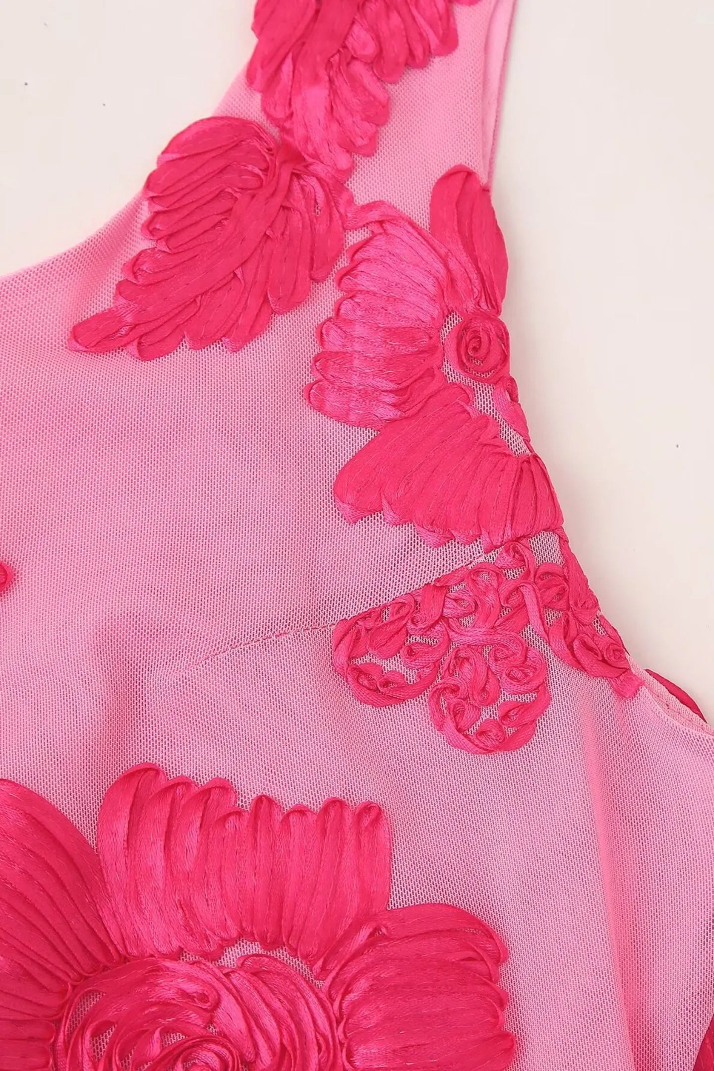 Calliope - Vestido Maxi de Malla con Apliques Florales