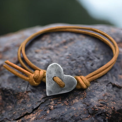 Amoura - Pulsera hecha a mano con símbolo del corazón
