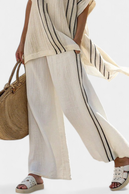 Greysen | Blusa de lino marfil elegante y pantalones negros a rayas