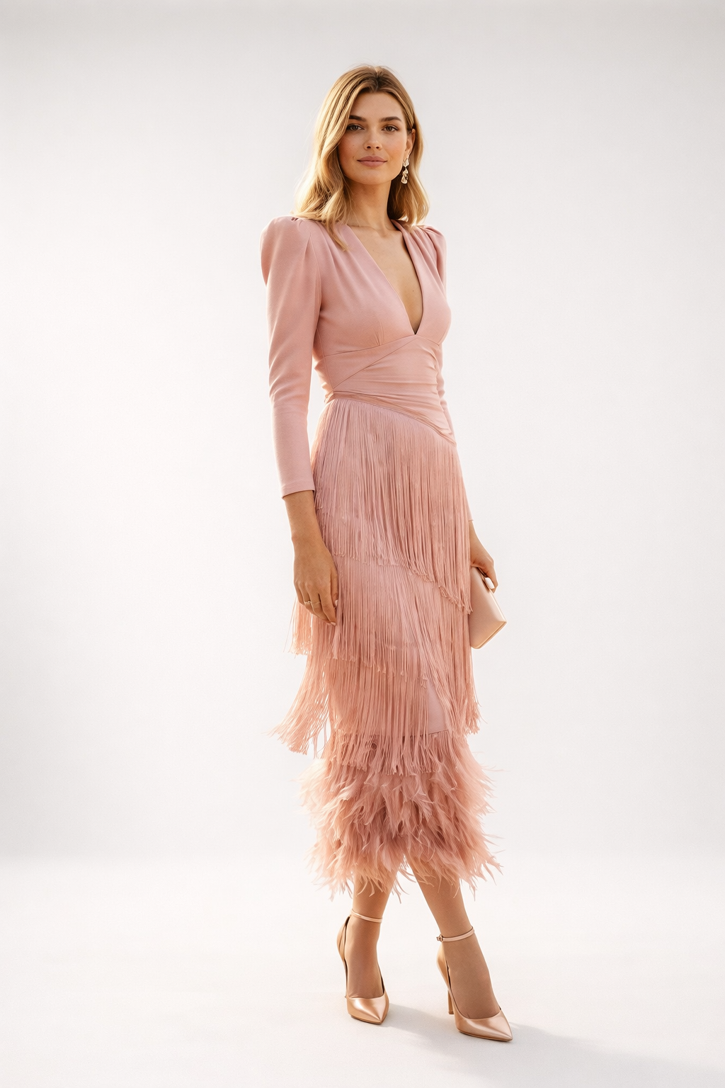 Vestido Midi Con Flecos Elegante — Silueta Refinada y Dinámica
