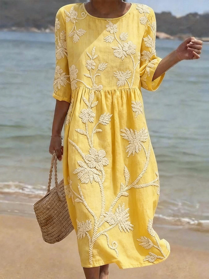 Vestido casual de mujer con estampado floral.