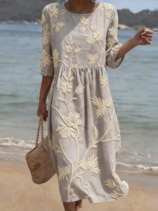 Vestido casual de mujer con estampado floral.