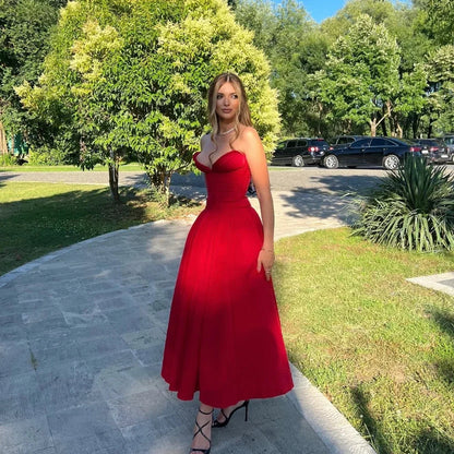 Aria – Elegante Vestido Midi Plisado Sin Tirantes