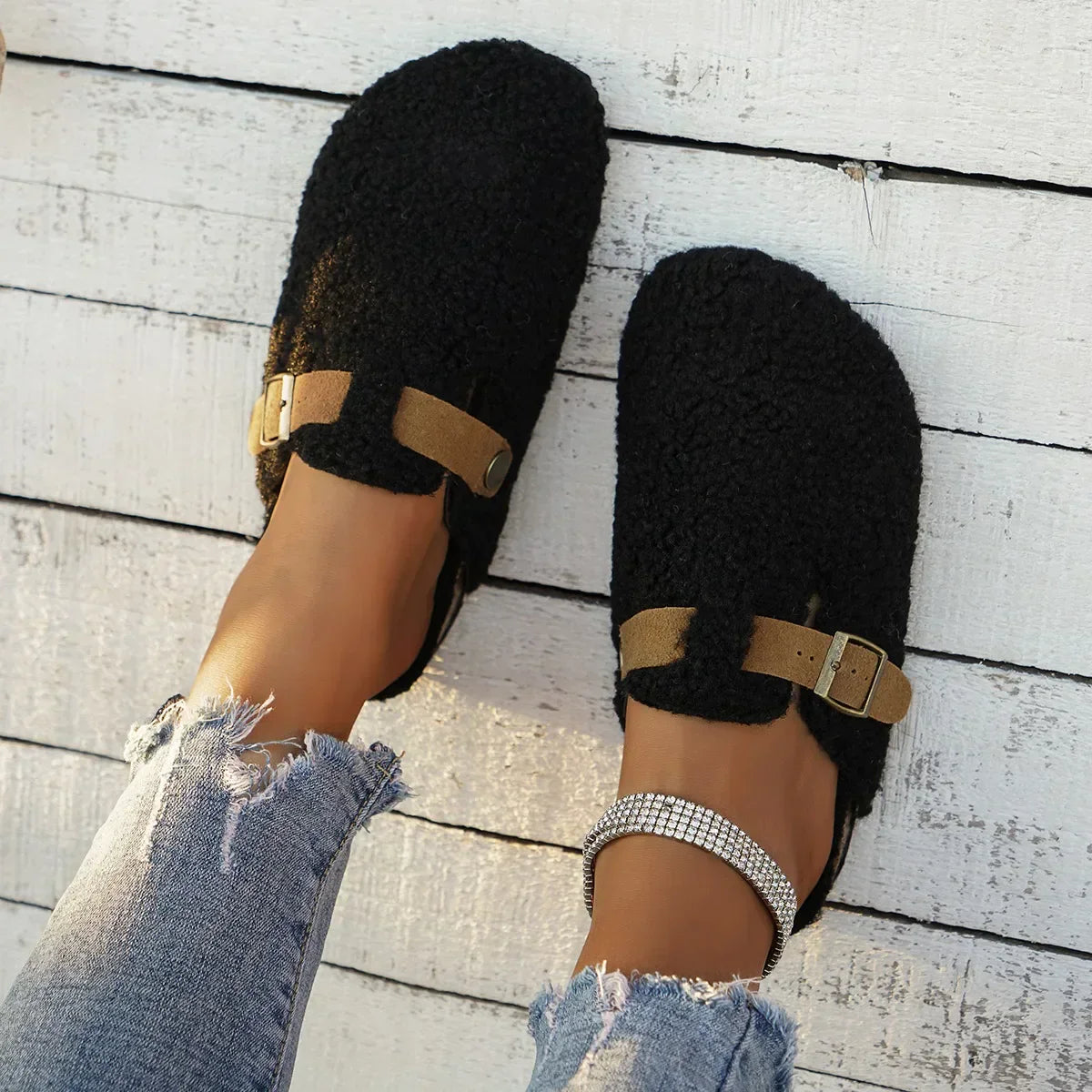 Zapatillas de Casa para Mujeres con Detalle de Hebilla y Comodidad Suave y Acogedora