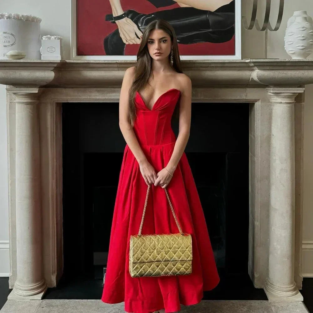 Aria – Elegante Vestido Midi Plisado Sin Tirantes