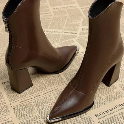 Tacones de Cuero con Corte Amplio