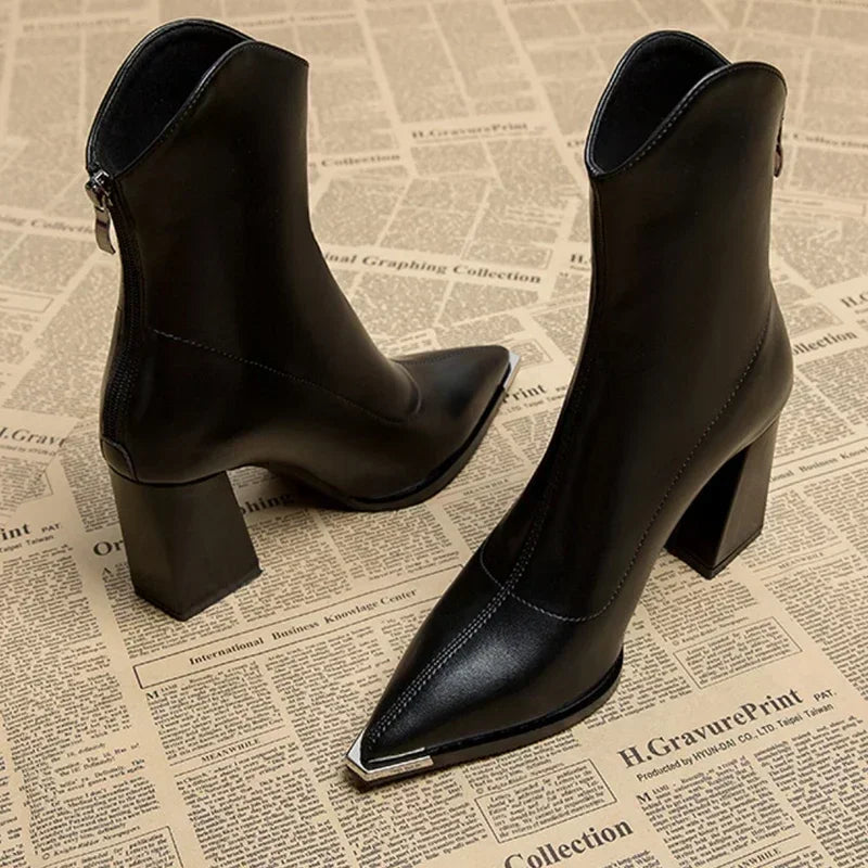 Tacones de Cuero con Corte Amplio