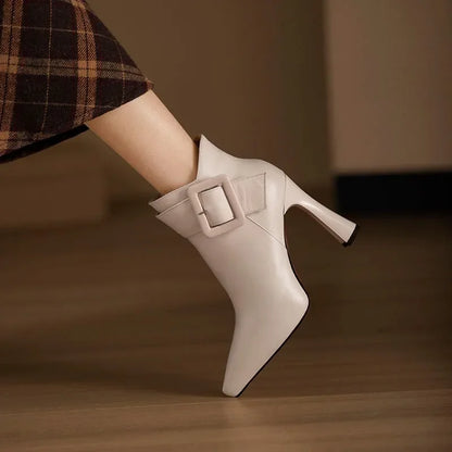 Adelina - Botines Elegantes y Refinados