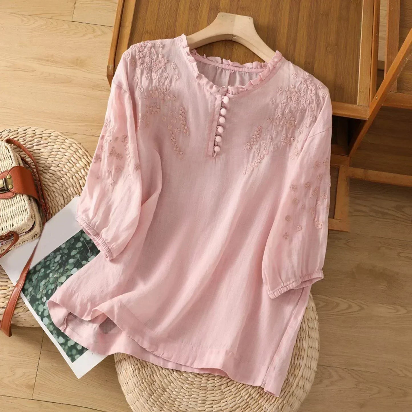 Evelyn – Blusa Bordada con Botones en la Parte Frontal