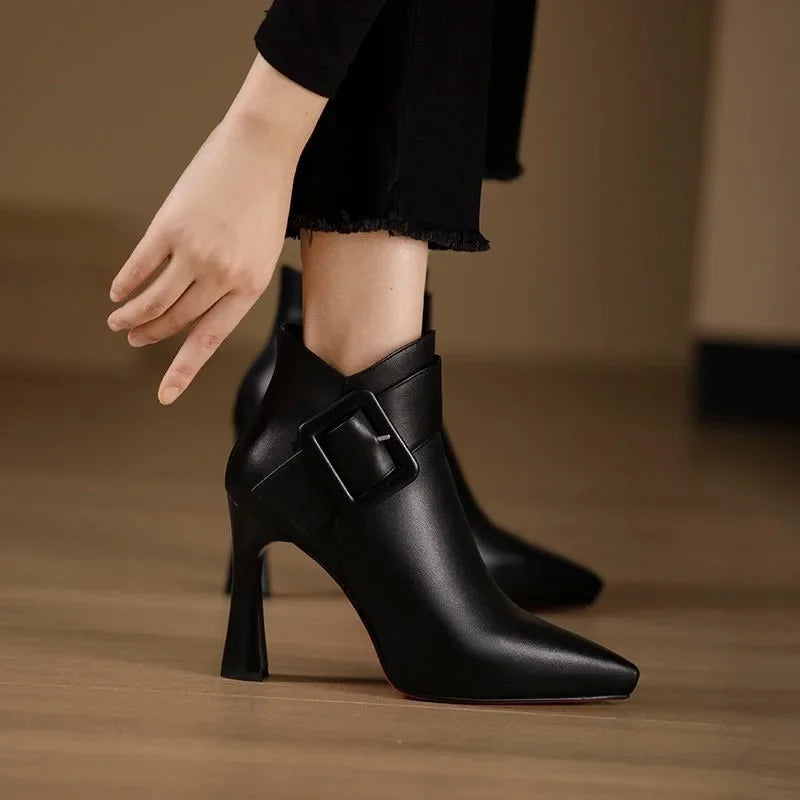 Adelina - Botines Elegantes y Refinados