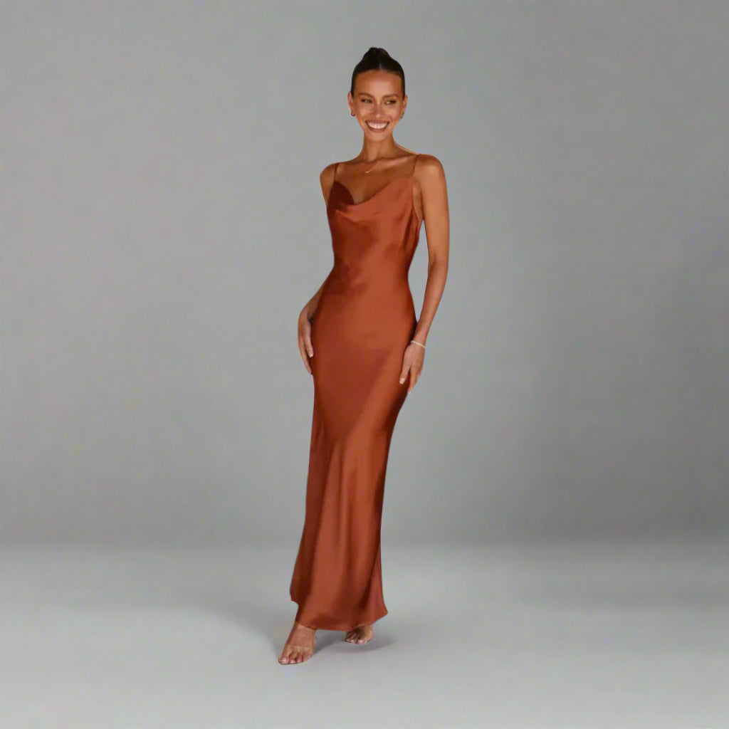 Claudia | Vestido de Satén Sofisticado para Ocasiones Inolvidables