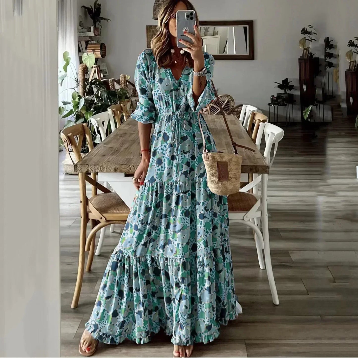 Liora | Vestido Maxi de Corte A con Estampado y Escote en V