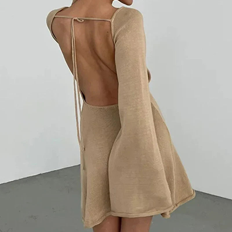 Vestido Mini de Manga Larga para Mujeres con Escote Amplio y Puños Acampanados