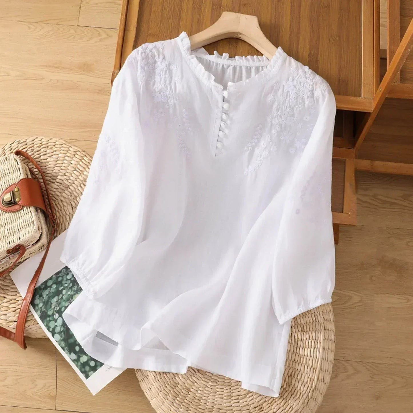 Evelyn – Blusa con Botones Bordada