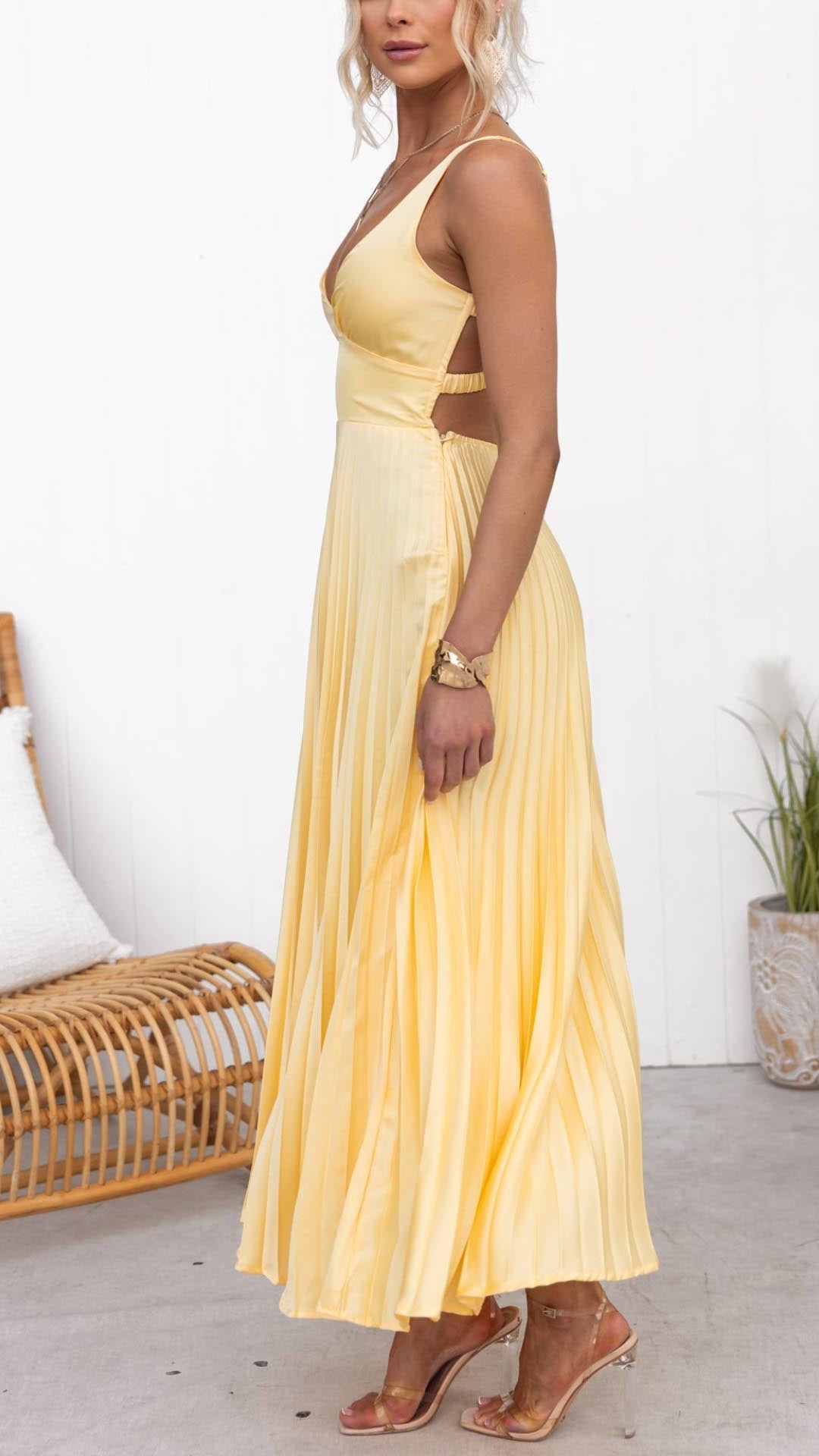 Jane | Vestido Maxi Elegante con Pliegues y Escote en V.