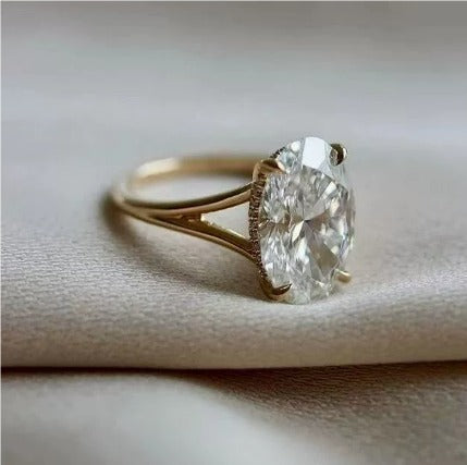 Anillo ovalado vintage en oro y cristal verde