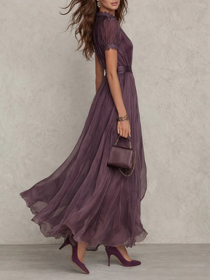 Flavia • Vestido largo violeta con escote en forma de llave, borde de encaje de chiffon