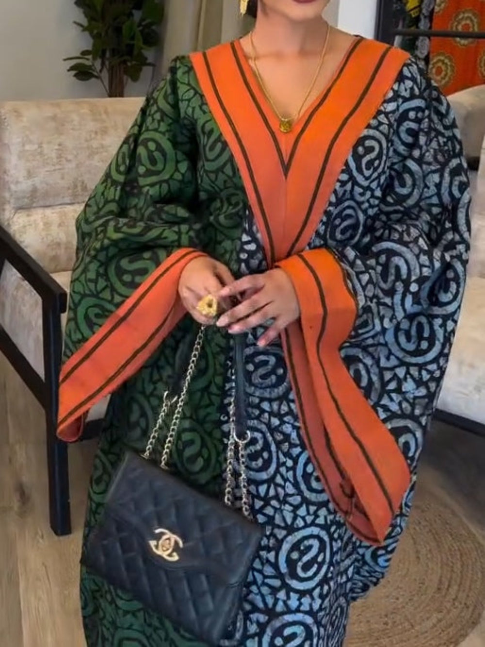 IMANI – VESTIDO MAXI KAFTÁN CON ESCOTE EN V DE ESTAMPADO AFRICANO