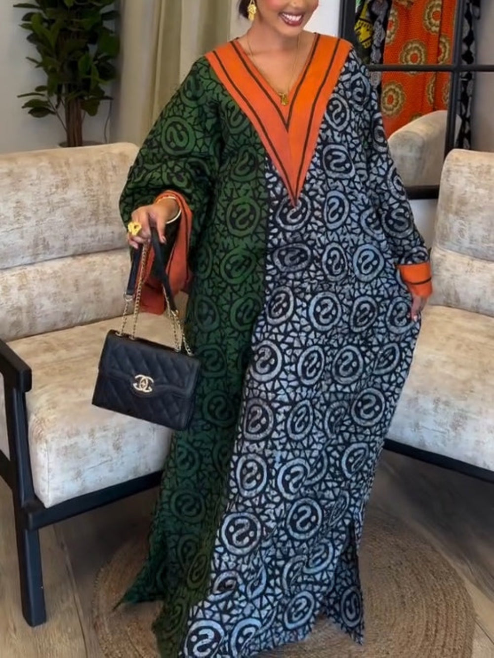 IMANI – VESTIDO MAXI KAFTÁN CON ESCOTE EN V DE ESTAMPADO AFRICANO