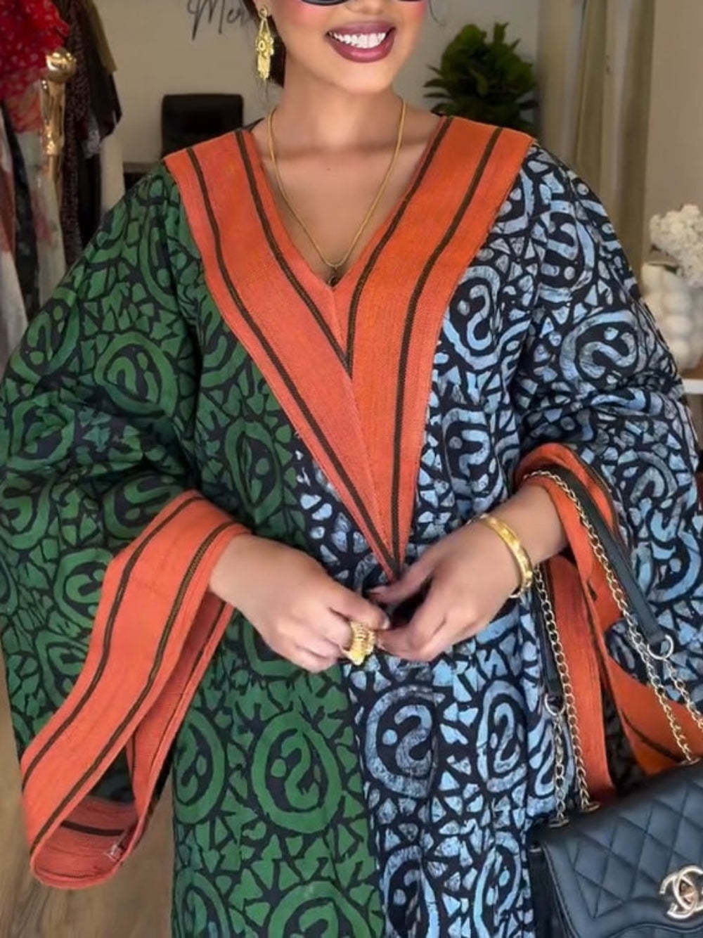 IMANI – VESTIDO MAXI KAFTÁN CON ESCOTE EN V DE ESTAMPADO AFRICANO