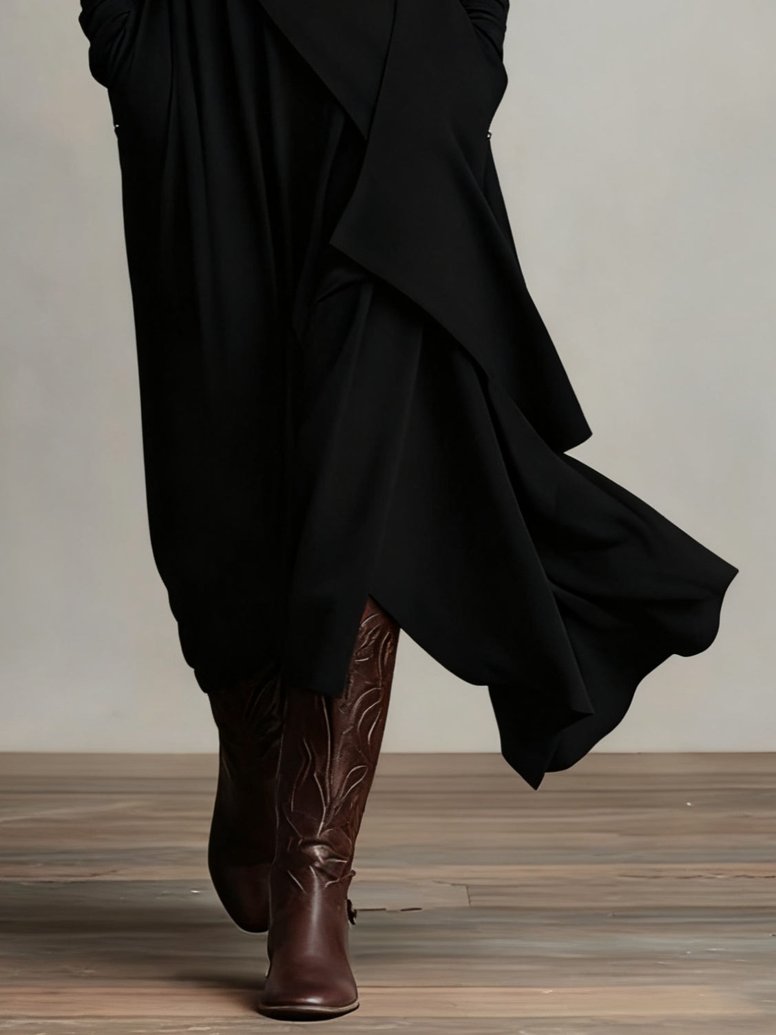 RENATA – VESTIDO MAXI ASIMÉTRICO ELEGANTE CON COLLAR ALTO