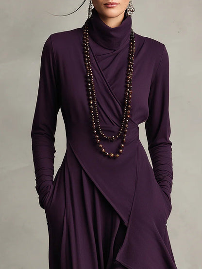 Vestido Maxi Púrpura con Cuello Alto y Drapado Asimétrico