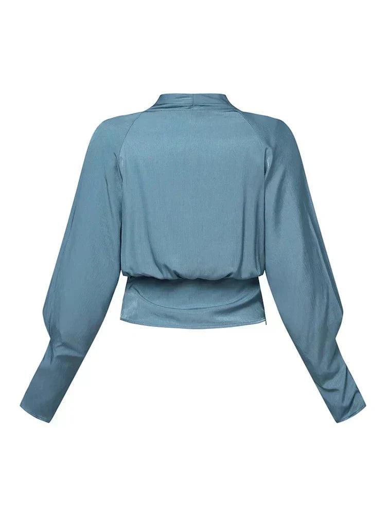 CASSANDRA – BLUSA ELEGANTE CON ESCOTE EN V DRAPEADO