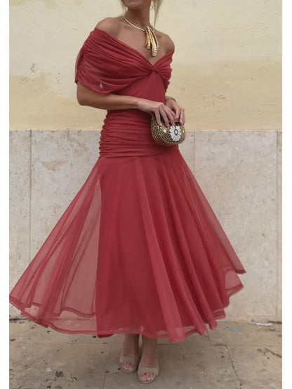 JENNIE – EL ELEGANTE VESTIDO MIDI DESCUBIERTO EN LOS HOMBROS