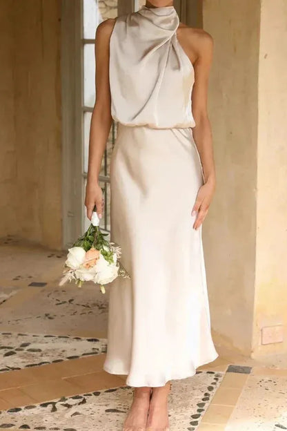 El Vestido Halter Drapado Elegante