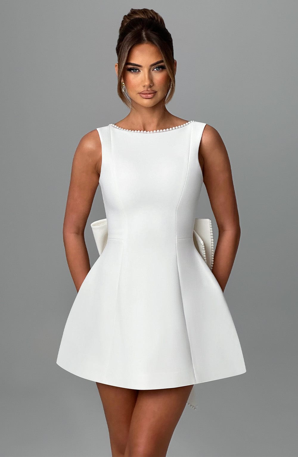 Hollis - Vestido Mini Elegante con Lazo de Perlas