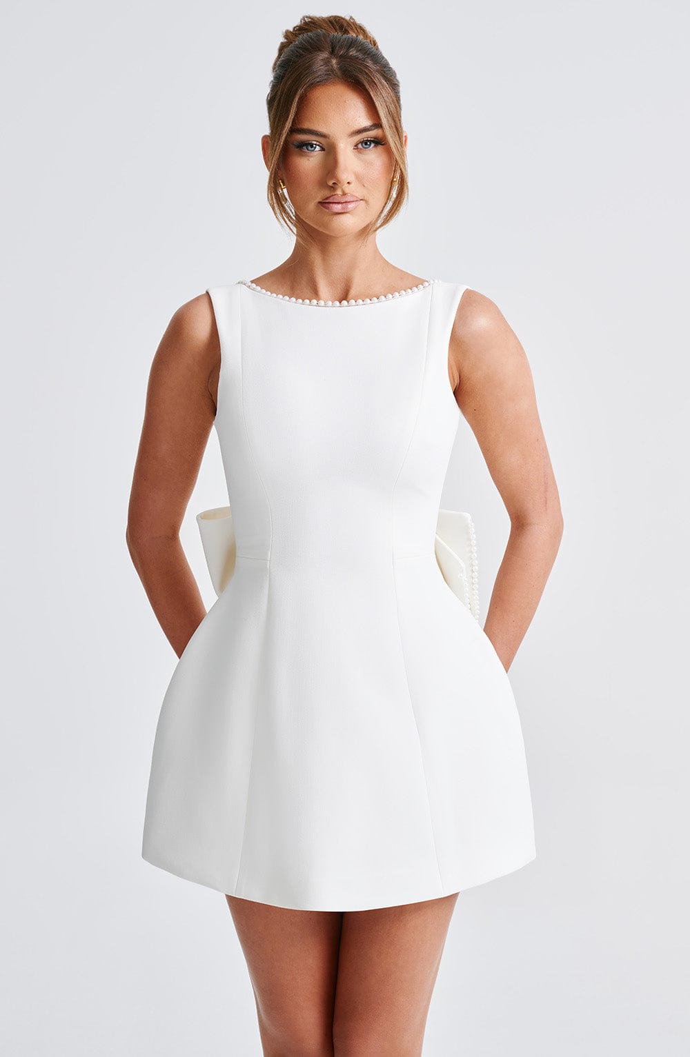 Hollis - Vestido Mini Elegante con Lazo de Perlas