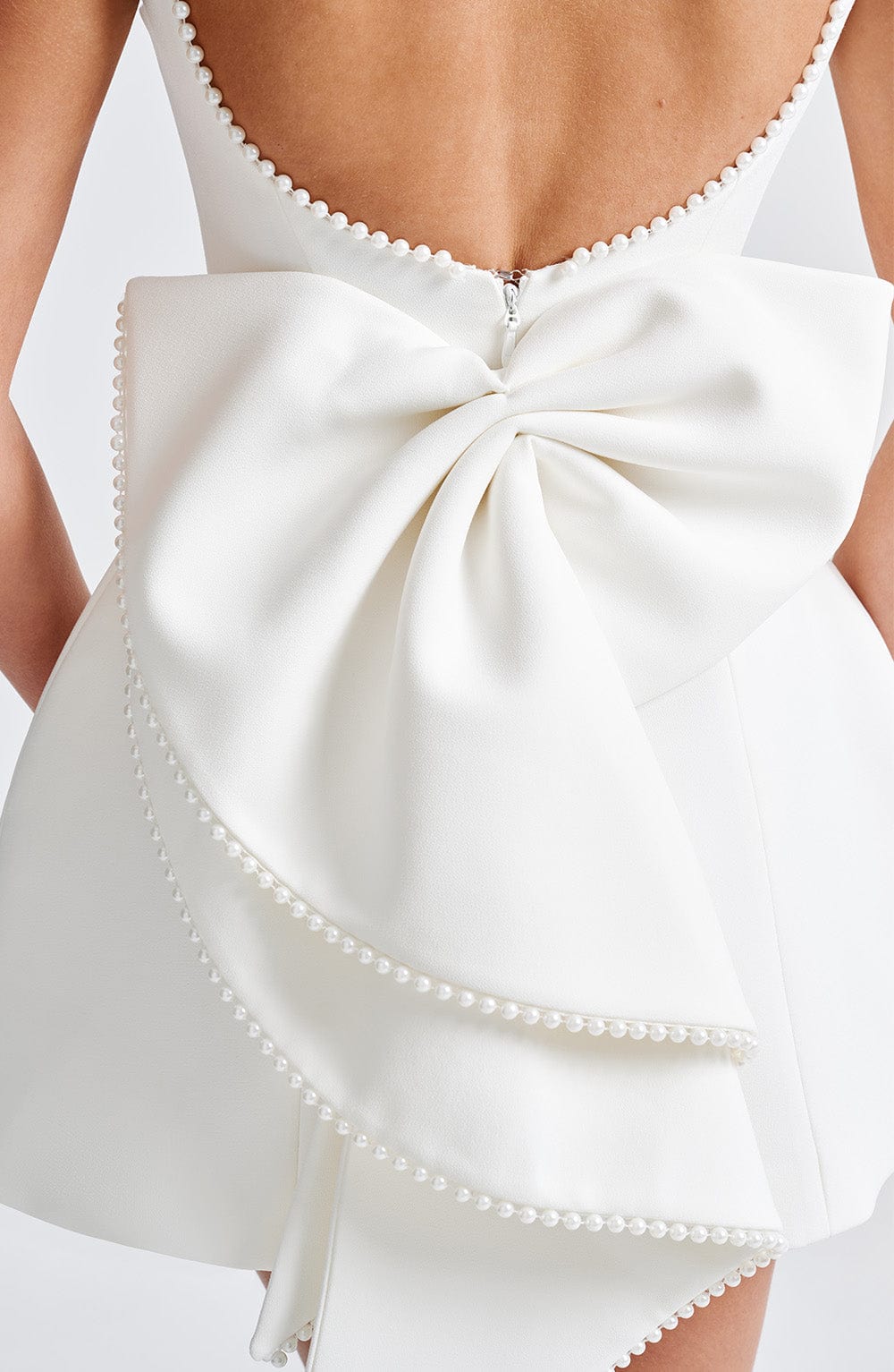 Hollis - Vestido Mini Elegante con Lazo de Perlas