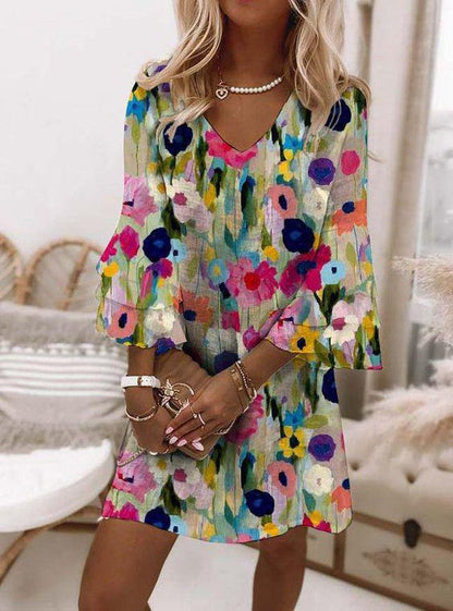 Vestido Mini de Cuello en V con Estampado Floral Romántico