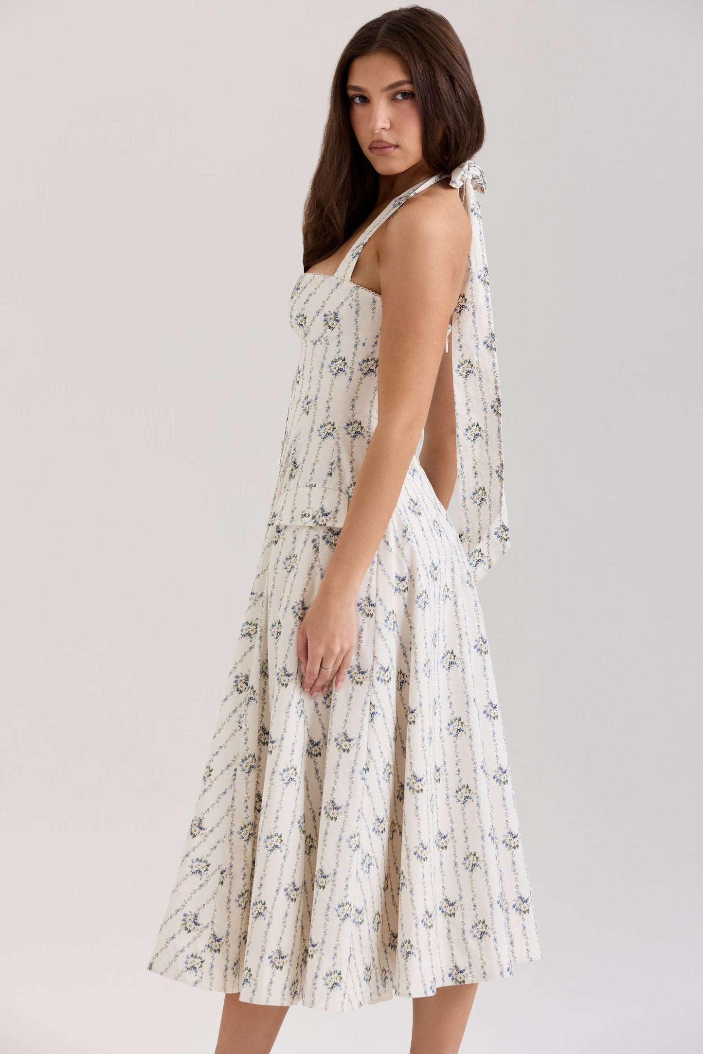 Belle - Vestido Midi con Estampado de Margaritas y Cuello Halter