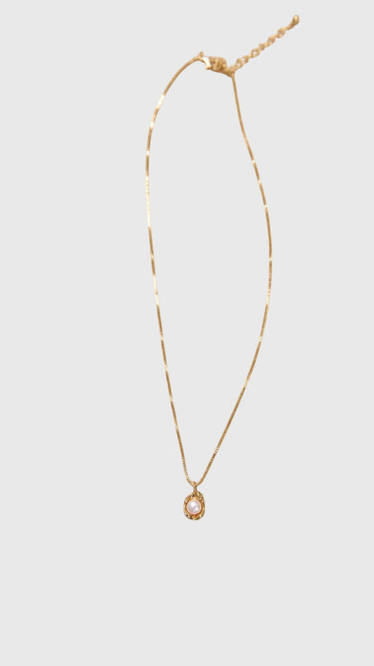 Bailey | Collar con Colgante en Perla Dorada