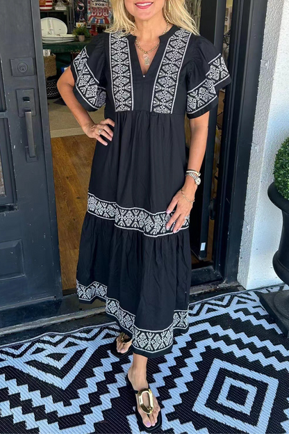 SORAYA – VESTIDO A-LINE CON ESCOTE EN V Y ESTAMPADO GEOMÉTRICO