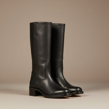 Sofía – Botas Clásicas y Modernas