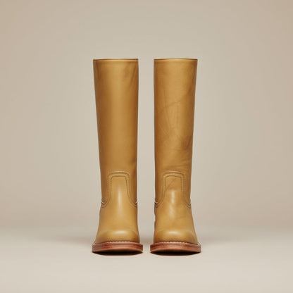 Ana – Botas Clásicas y Modernas