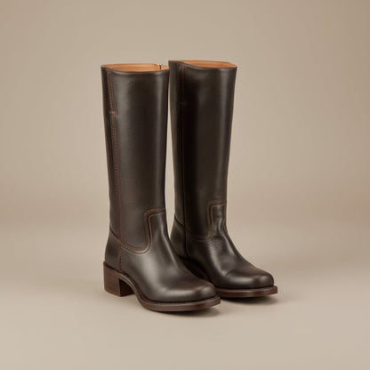 Sofía – Botas Clásicas y Modernas
