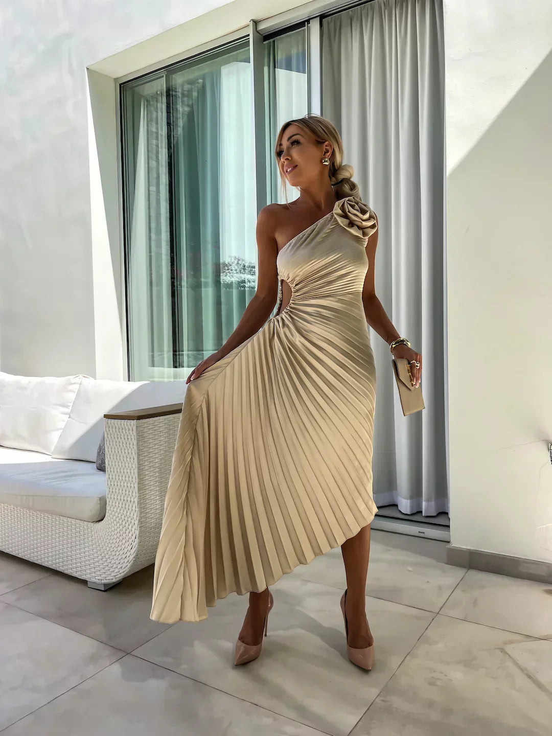 Dariella | Vestido de Una Sola Manga con Flores Románticas