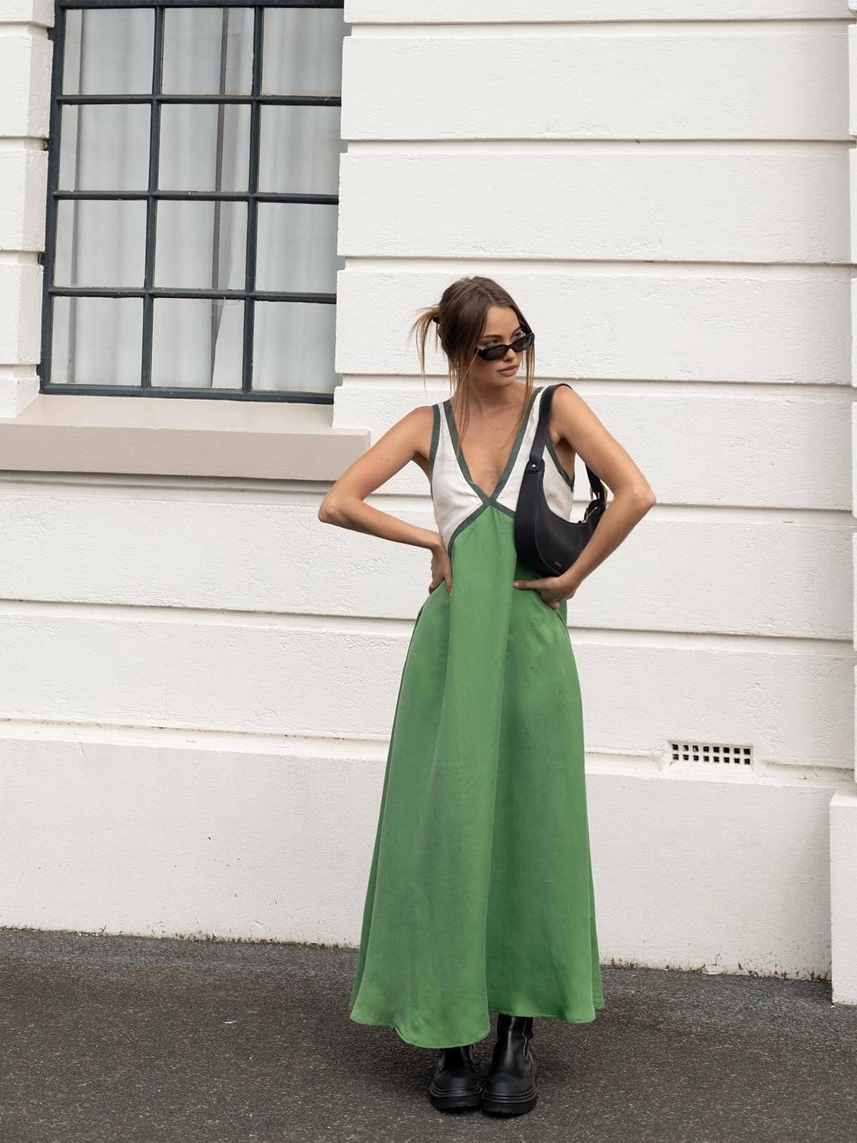 RENATA | VESTIDO CON ESCOTE EN V