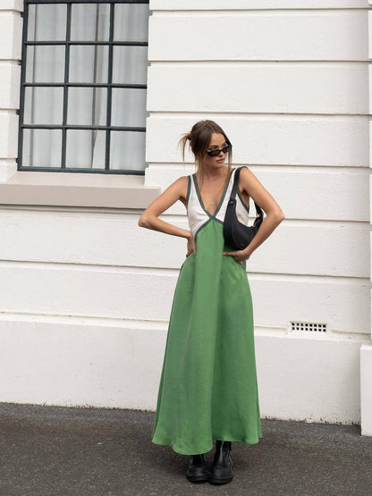 RENATA | VESTIDO CON ESCOTE EN V