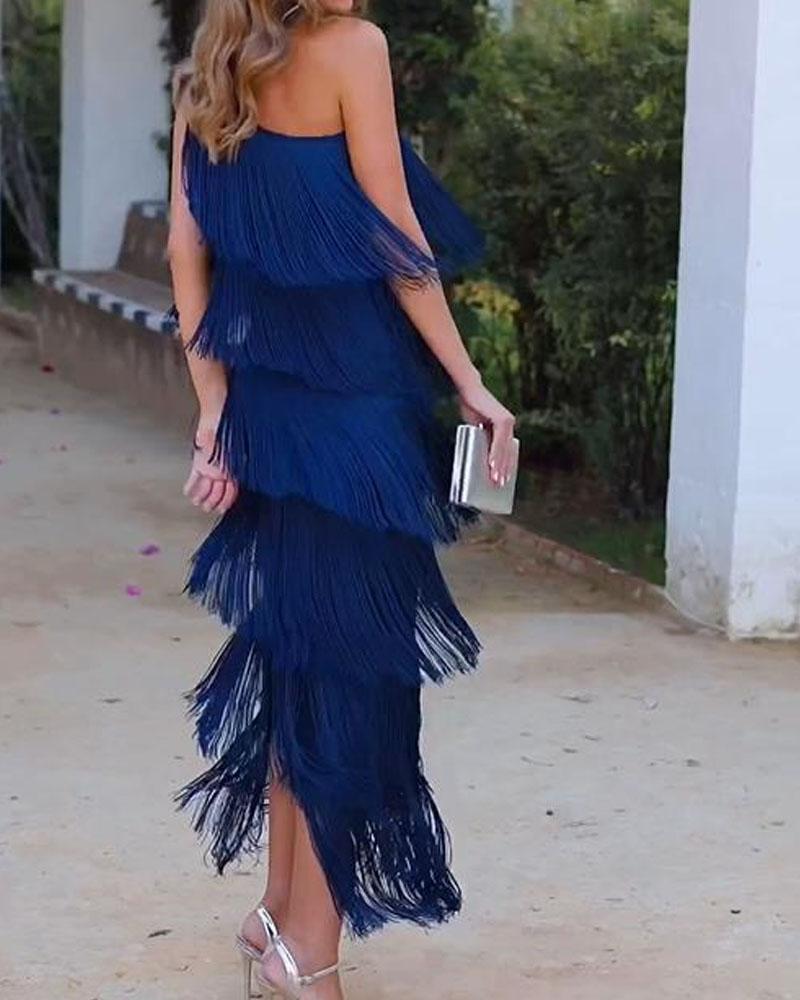 Vestido elegante de flecos Maya con hombros al descubierto